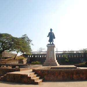Rajarshi_Chhatrapati_Shahu_Statue_with_Garden_1_original